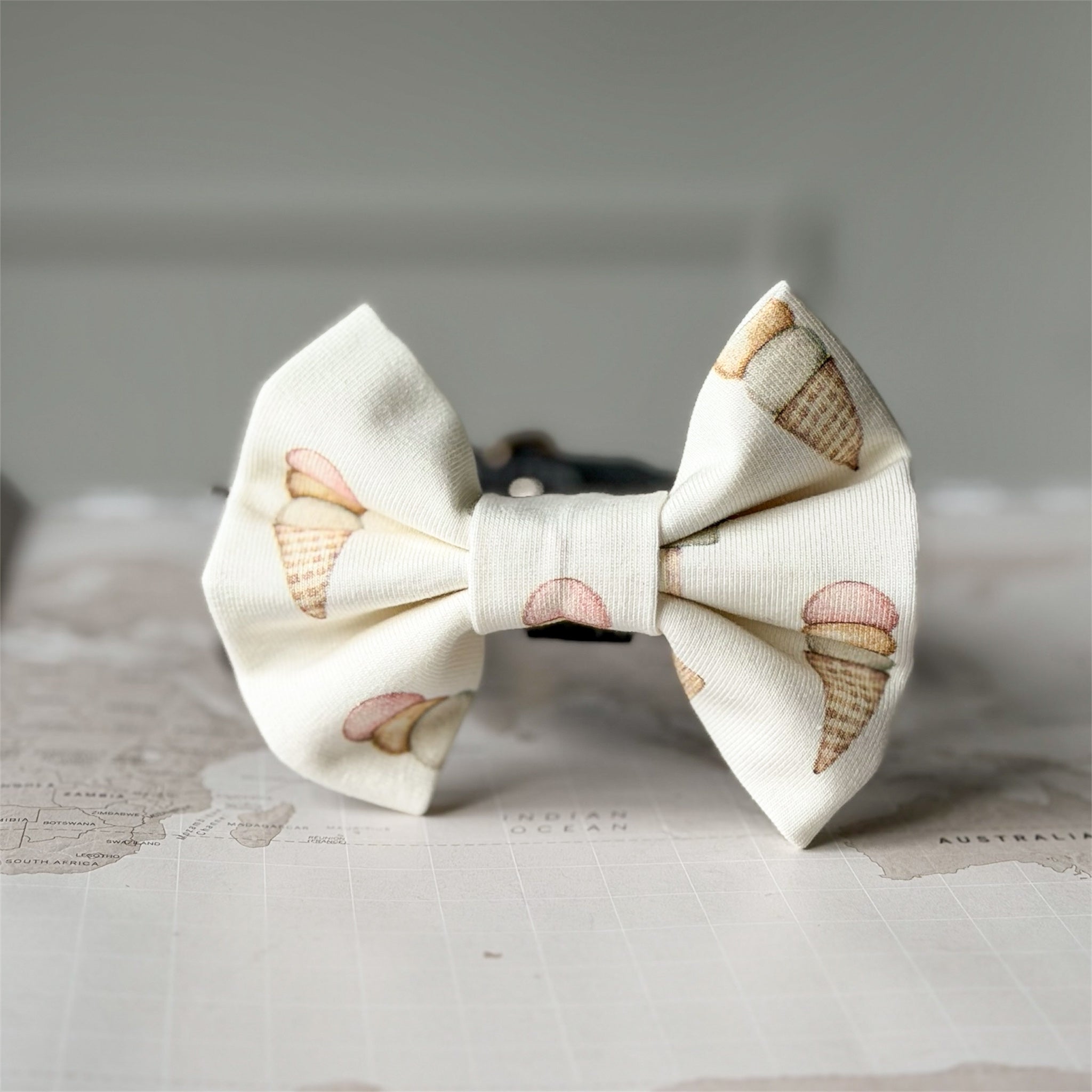 Gelato al Sole dog bow on a neutral background.